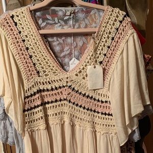 Crocheted top and back beige dress flutter sleeves